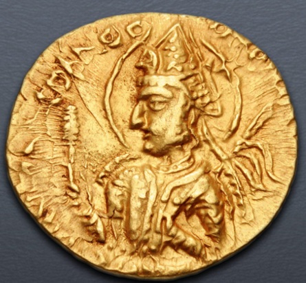 Huvishka, Kushan Emperor (r. 150-190) Bactrian Mint - Balkh possibly - AV Dinar)